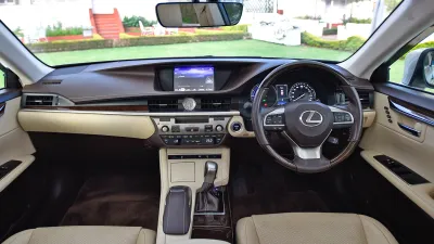 ES 300